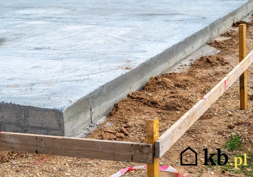 Inwestor usłyszał trzy różne rady od trzech fachowców. Każdy inaczej chciał izolować fundamenty