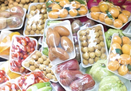 Nasza żywność tonie w plastiku, a my razem z nią. Tylko po co?