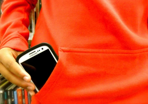 Zakaz telefonów w szkołach? Tak, ale w formie umowy, której wszyscy przestrzegamy