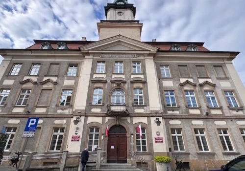 Miasto Jelenia Góra wyjaśnia sprawę zaświadczeń dla przedsiębiorców po powodzi