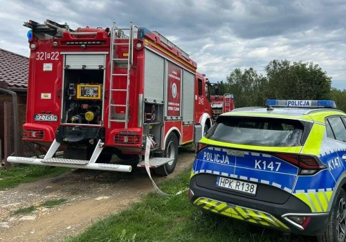 Pożar domu! Ogień objął poddasze, na miejscu pracowały służby