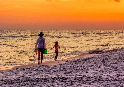 Nic tam nie załatwisz. Wszyscy wyjechali na plażę
