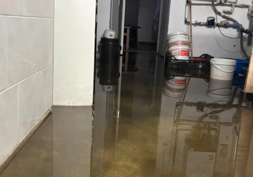 Miejska kanalizacja zalewa restaurację