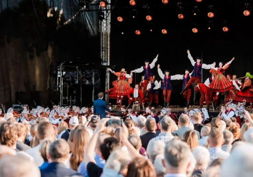 Szałowe dożynki w Orońsku. Zagrały Guzowianki i legendarne Mazowsze