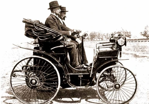 Pierwszy samochód w Warszawie. 130 lat temu był bardziej przyjazny niż transport konny