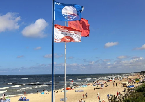Nie jest czerwona ani biała. Tę flagę na plaży łatwo źle zrozumieć