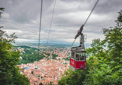 Lato w Karpatach 🚠⛰️ Loty z weekendem i ⭐⭐⭐⭐ hotel z krytym basenem i śniadaniami za 1003 PLN