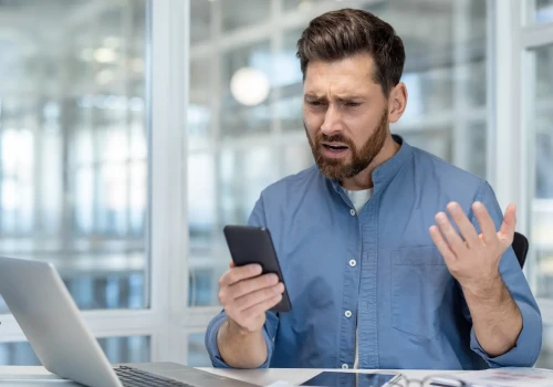 Na telefonach Polaków pojawią się niebieskie i zielone kropki. Wiemy, kiedy się wyświetlają i co oznaczają