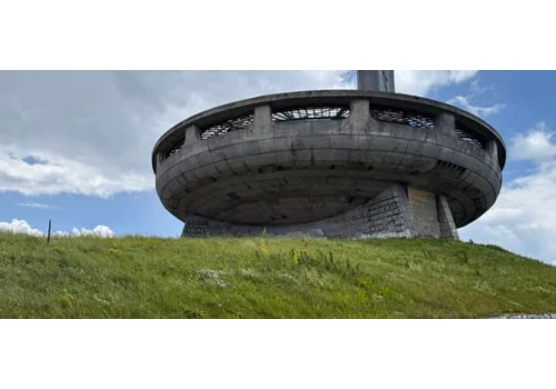 Buzłudża. Siedem żyć betonowego UFO