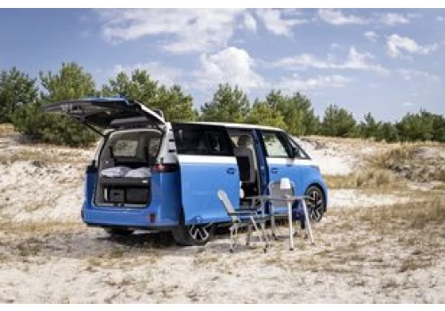 W pełni elektryczny kamper Volkswagena. Idealny, by rozstawić się na ładowarce