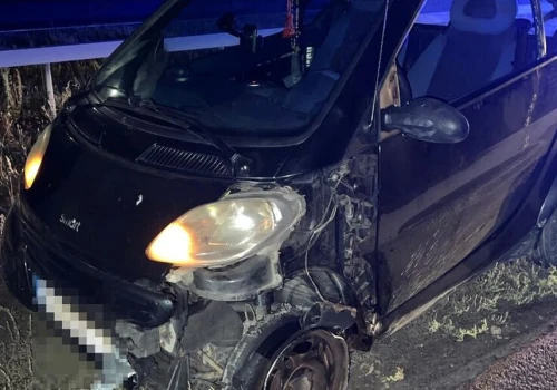 2,5 promila, brak prawa jazdy i 14-latek w bagażniku. Policja zatrzymała Smarta na S12