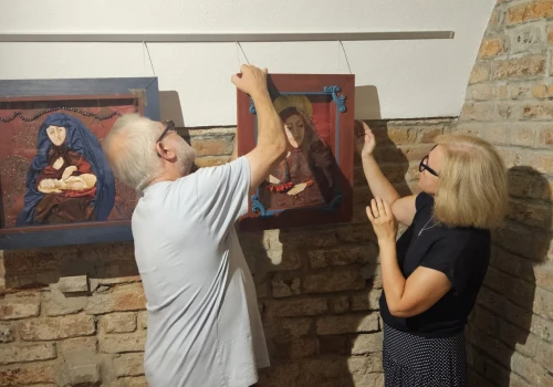 W tych pracach będzie można dostrzec cząstkę siebie. Wernisaż niezwykłej wystawy w Muzeum Diecezjalnym