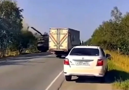 Jedziesz ruską drogą, a tu na czołowe pędzi… (WIDEO)