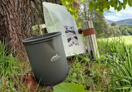 Jak zrobić kawę w outdoorze? Praktyczny poradnik dla miłośników kawy w terenie