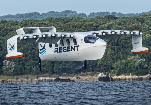Pierwszy załogowy lot elektrycznego ekranoplanu Regent Viceroy Seaglider