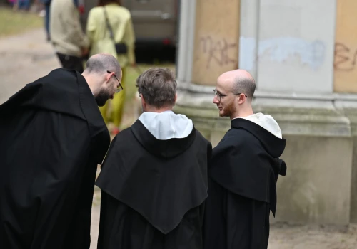 10 najliczniejszych zakonów męskich w Polsce. Wśród nich są także oblaci