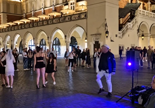 Mieszkańcy mają dosyć nocnych imprez na Starym Mieście. UMK: „W przypadku zgłoszenia zgromadzenia w trybie uproszczonym zakazu nie można wydać”