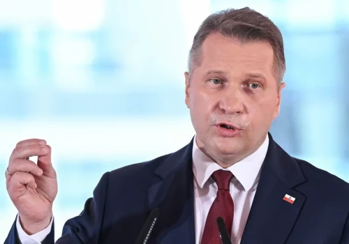 Czarnek: Rząd robi to po cichu, po kroku