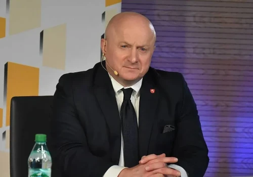 Ogłosili zatrzymanie marszałka z PiS, a ten... kibicuje na meczu Motoru. Skandaliczny przeciek ze służb?