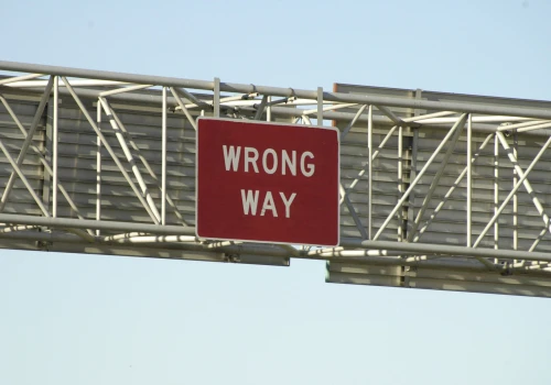 „Wrong Way Driving Challenge” zabija nastolatków i przypadkowe osoby