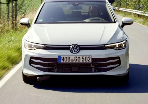 Volkswagen Golf z hybrydą i LED-ami o 20 tys. zł taniej. Gdzie tkwi haczyk?
