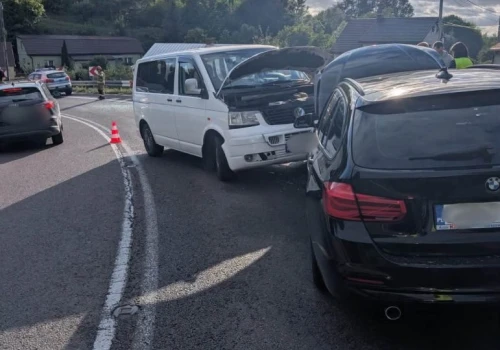 Wypadek na zakręcie w Izbicy. Są poszkodowani i utrudnienia w ruchu