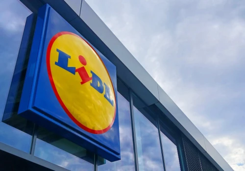 Lidl testuje nowość przy kasach samoobsługowych. Chodzi o całe zgrzewki napojów