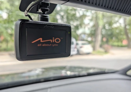 MIO MiVue 803W Pro – wideorejestrator z wbudowanym trybem parkingowym