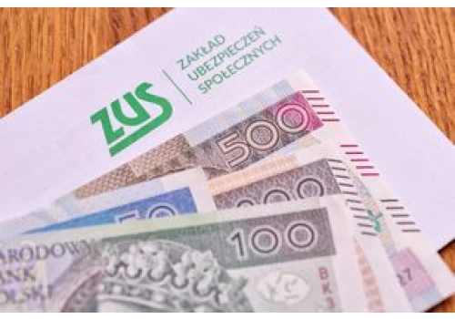 Skarbówka odda emerytom pieniądze. Nawet 385 zł zwrotu. Jest warunek