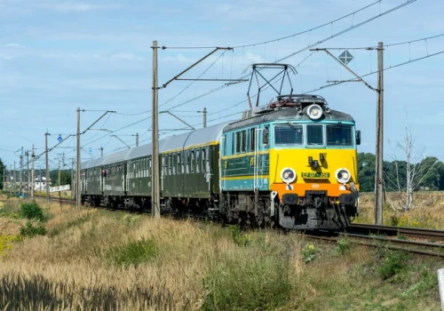 Darmowe przejazdy na 100-lecie PKP. Zabytkowy skład z parowozem i Pendolino to początek