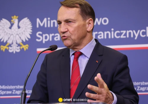 Minister Sikorski uderza w Karola Nawrockiego. 