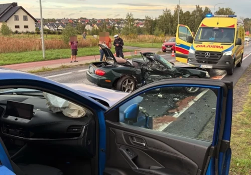 Poślizg na trasie Chojnice - Topole. 41-latek doprowadził do groźnej kolizji