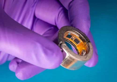 Smart Ring wykorzystuje pot palców do monitorowania stanu zdrowia