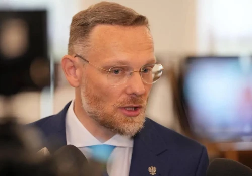 Dziennikarze przyłapali Boguckiego w Sejmie. Wyszedł z gabinetu Hołowni. 