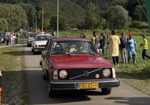 Zabytkowe auta opanowały Sądecczyznę! Motoryzacyjne perełki przejechały Doliną Popradu
