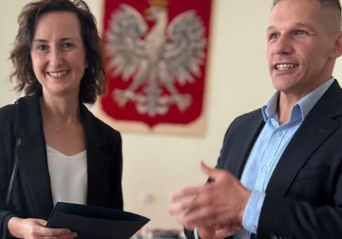 Nauczycielka Aleksandra Materla z aktem mianowania