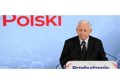 Kaczyński ogłasza „Przebudzenie”. A tam młodzi 50-letni