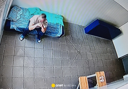 Znaleźli go w zaroślach. Na rękach trzymał 11-miesięczną córkę