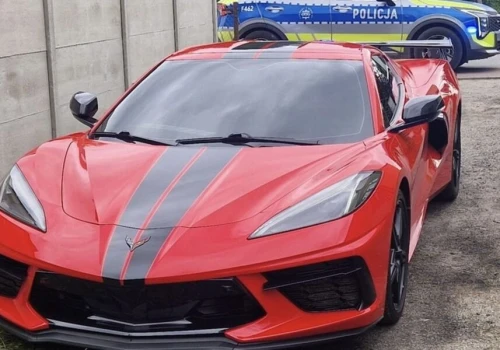 Kupił tablice do Corvette i ruszył na przejażdżkę. Grozi mu nawet 5 lat więzienia