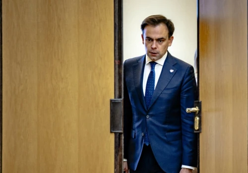 Rząd odkłada kluczową reformę. Weta prezydenta to niejedyny problem