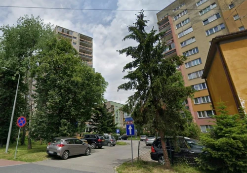 Dramat w Nowym Sączu! 8-latek wypadł z okna na pierwszym piętrze.