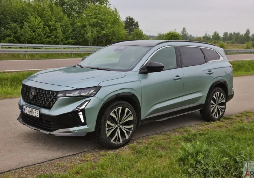 Tylko u nas: Polacy kupują nowe Renault Espace inaczej niż Europa. Częściej wybierają ten jeden element