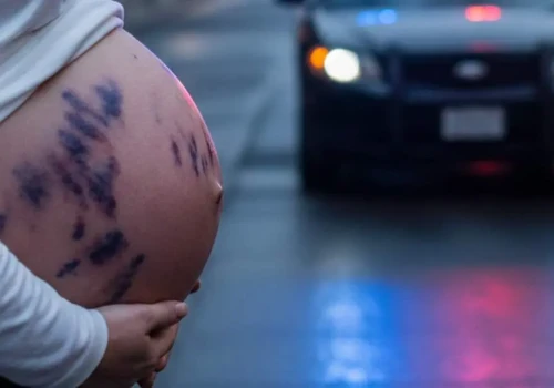 Policjanci wyganiali agresorów z mieszkań