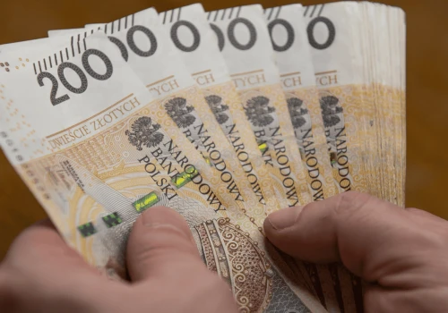 Prawie 2700 zł co miesiąc. Ministerstwo szykuje rozszerzenie flagowego świadczenia