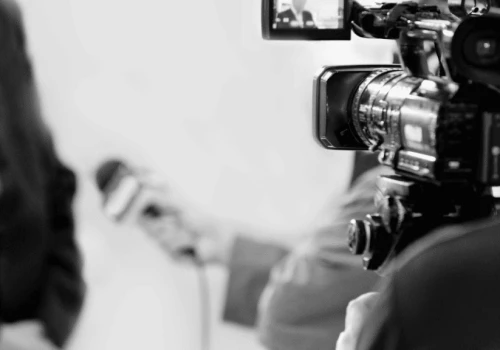 Polskie media wpadły w pułapkę Big Techów. Prawda przegrywa z pieniędzmi, algorytmami i polityką