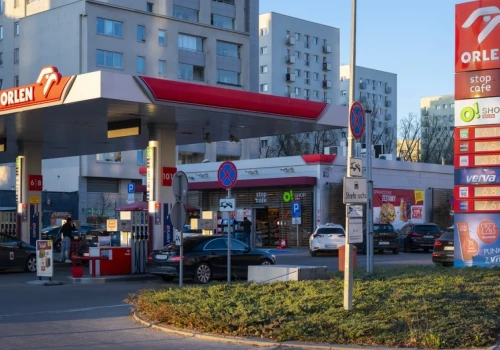 Paliwa nie przekroczą 10 zł za litr. Minister energii ujawnia plan na ceny gazu i CPN