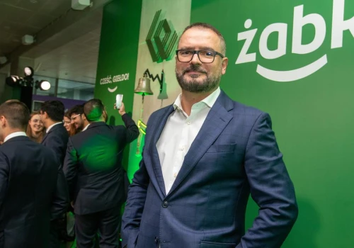 Żabka sprzedaje dwa centra logistyczne. Zainkasuje prawie 0,5 mld zł