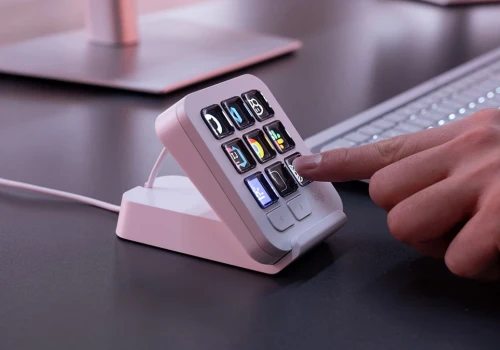 Logitech chce zmienić sposób pracy programistów. MX Keypad to ich nowe centrum dowodzenia