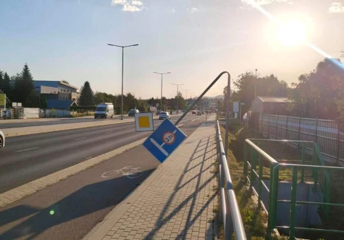 Komu przeszkadzał ten znak? Wandale w akcji na ul. Cieszyńskiej w Wapienicy