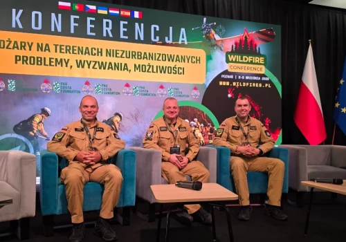 Pożary wielkopowierzchniowe. Jeleniogórscy strażacy na ważnej konferencji szkoleniowej.